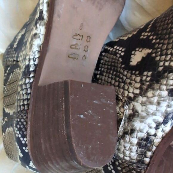 Madewell Sonia Low Chelsea Python Embossed Genuine Leather Ankle Booties Size 8 - Picture 6 of 15